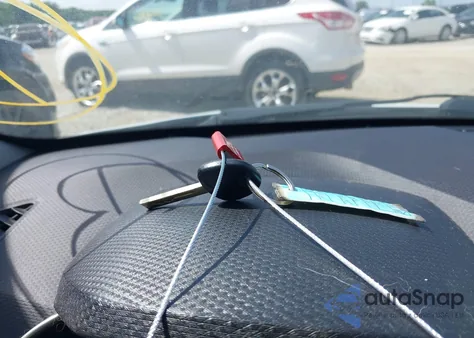 2013 Hyundai Veloster Base W/Black z USA, uszkodzony, nr VIN KMHTC6AD2DU131983